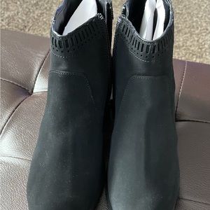 TC Ladies booties. SZ 7. NWT. $12